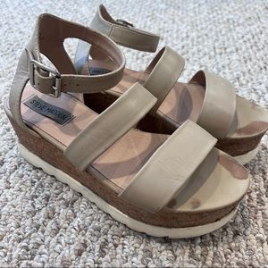 Steve Madden Keykey Platform Wedge Sandal - Tan